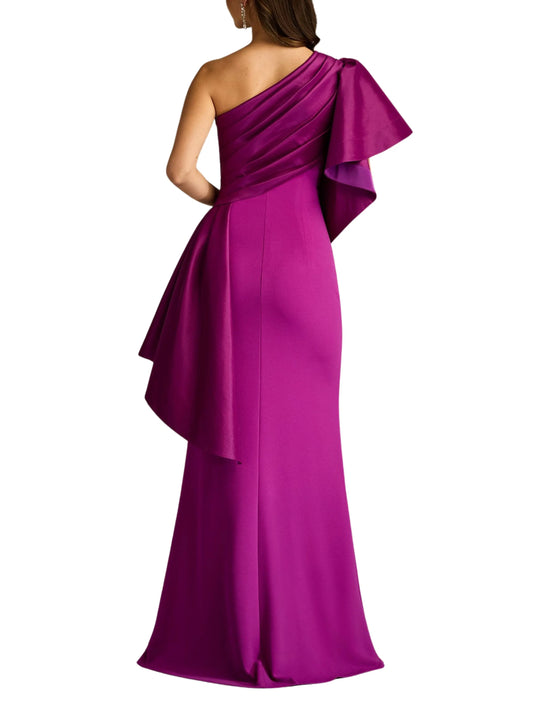Vestido largo de un hombro, de diseñador. 
