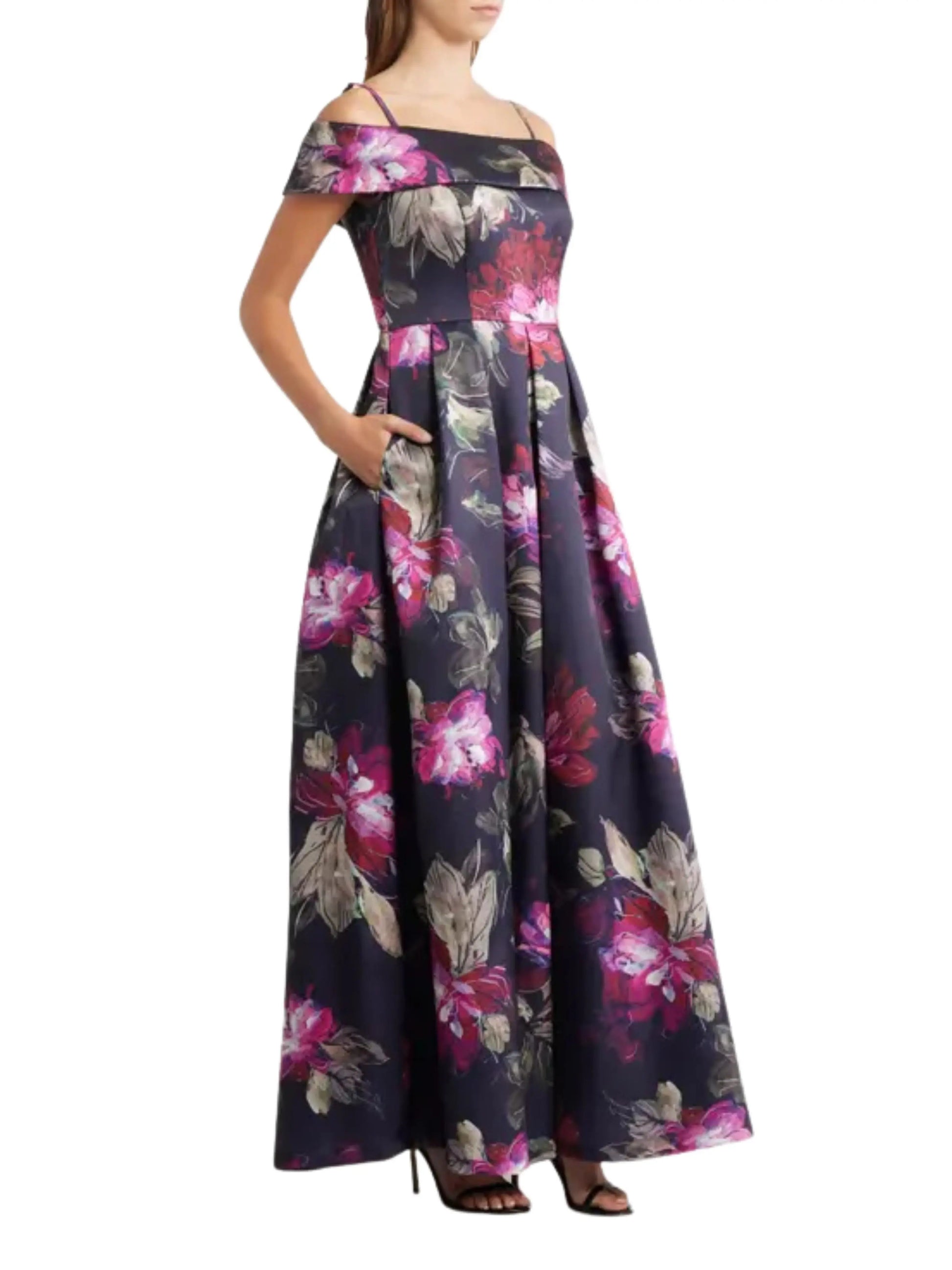 vestido largo con hombros descubiertos