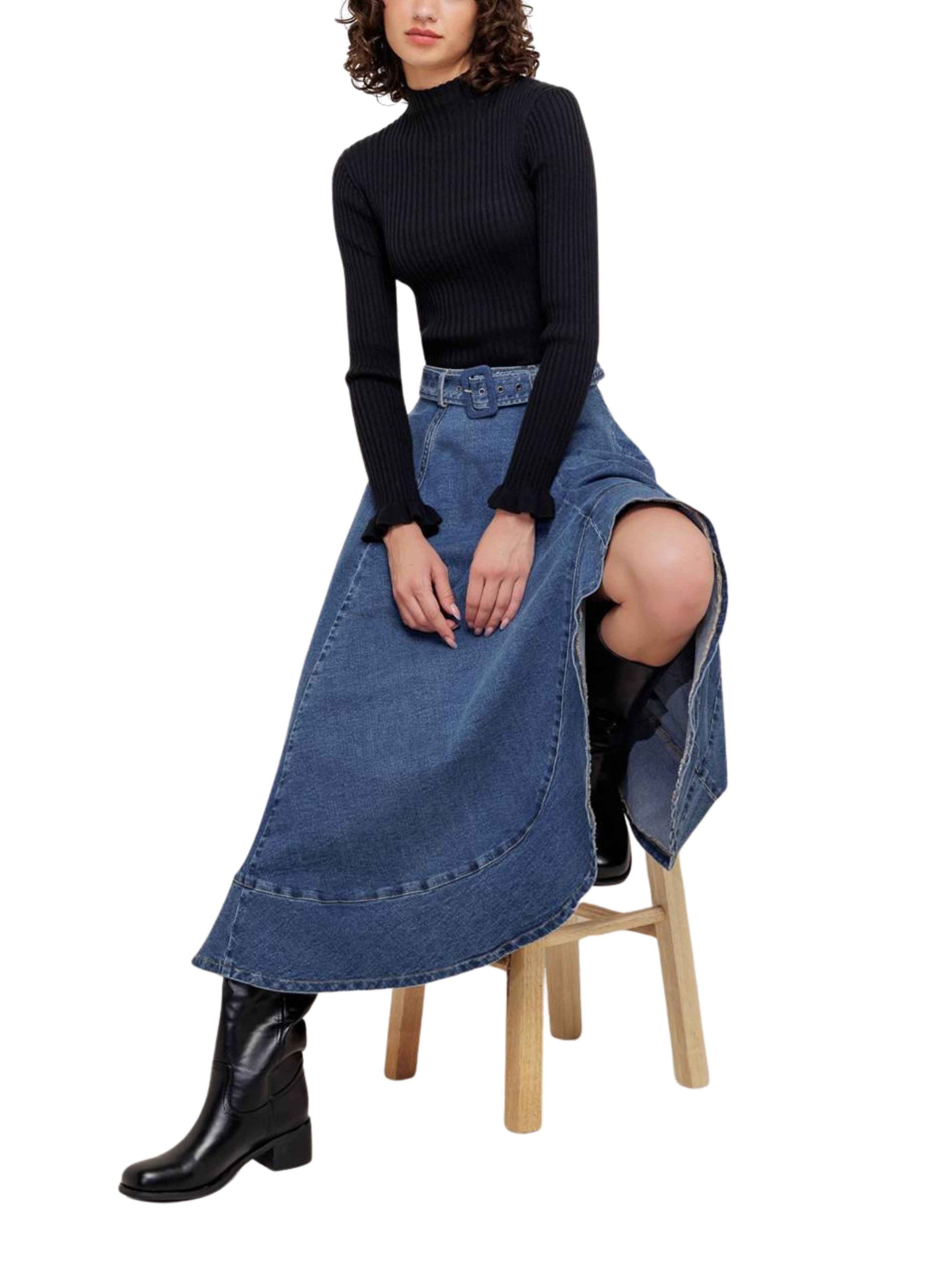 Falda de mezclilla asimétrica