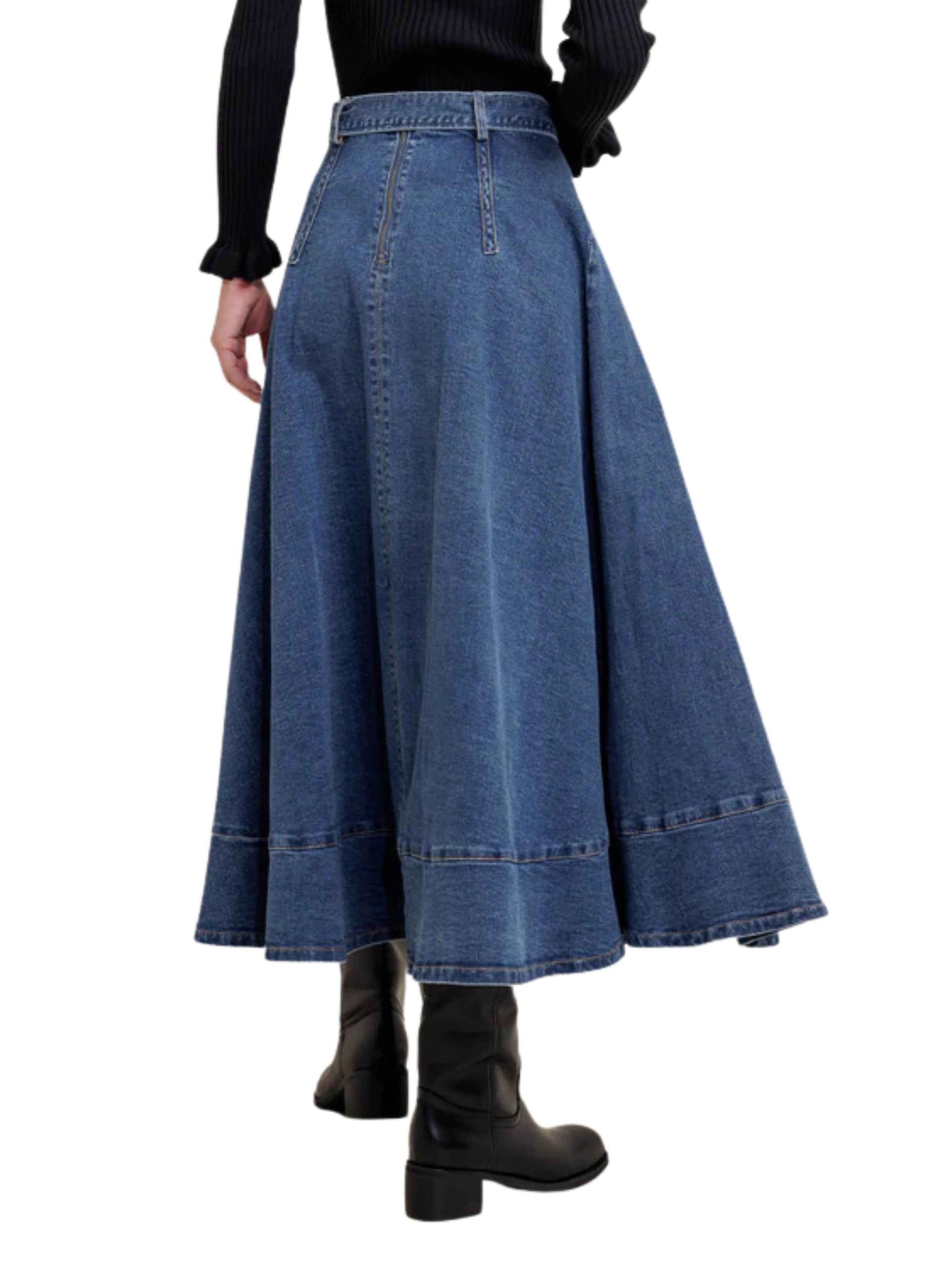 Falda de mezclilla asimétrica