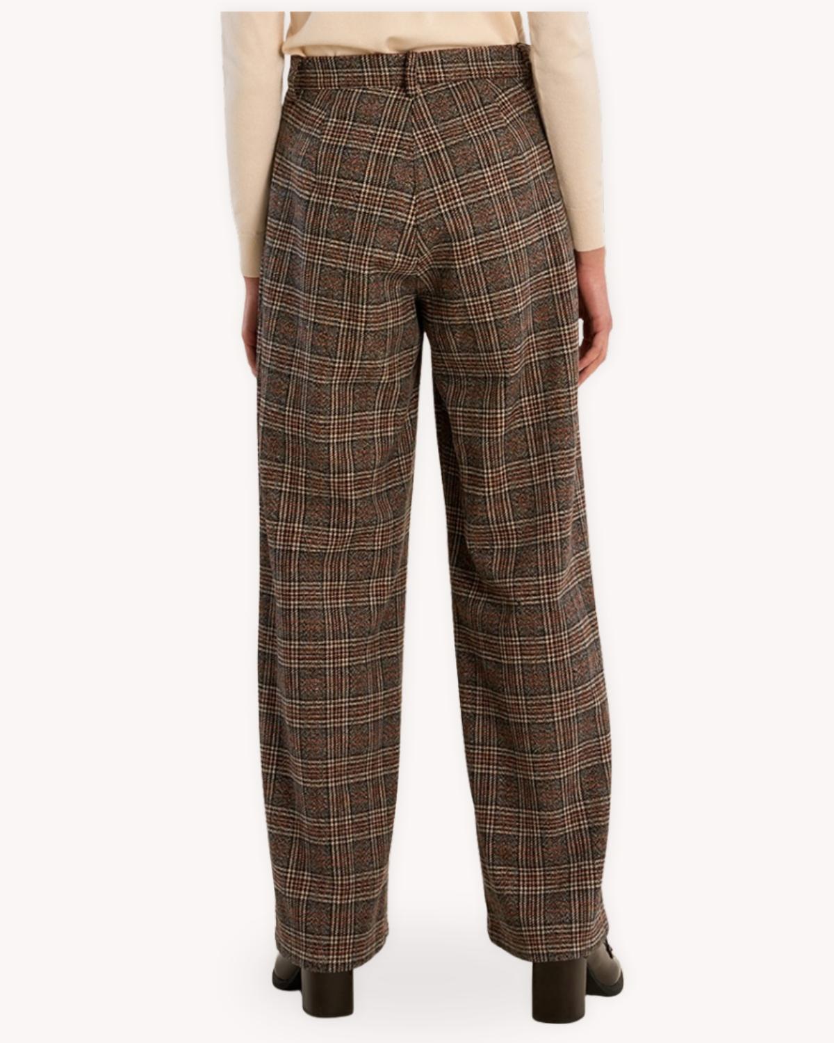Pantalón príncipe de Gales vista posterior con pernera ancha y estampado de cuadros