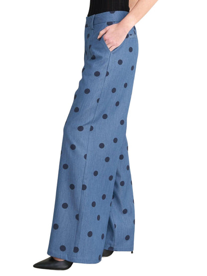 Vista lateral de pantalón palazzo denim con lunares