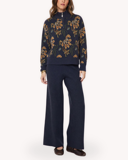 Suéter jacquard floral azul marino vista de cuerpo completo con manga larga y silueta relajada