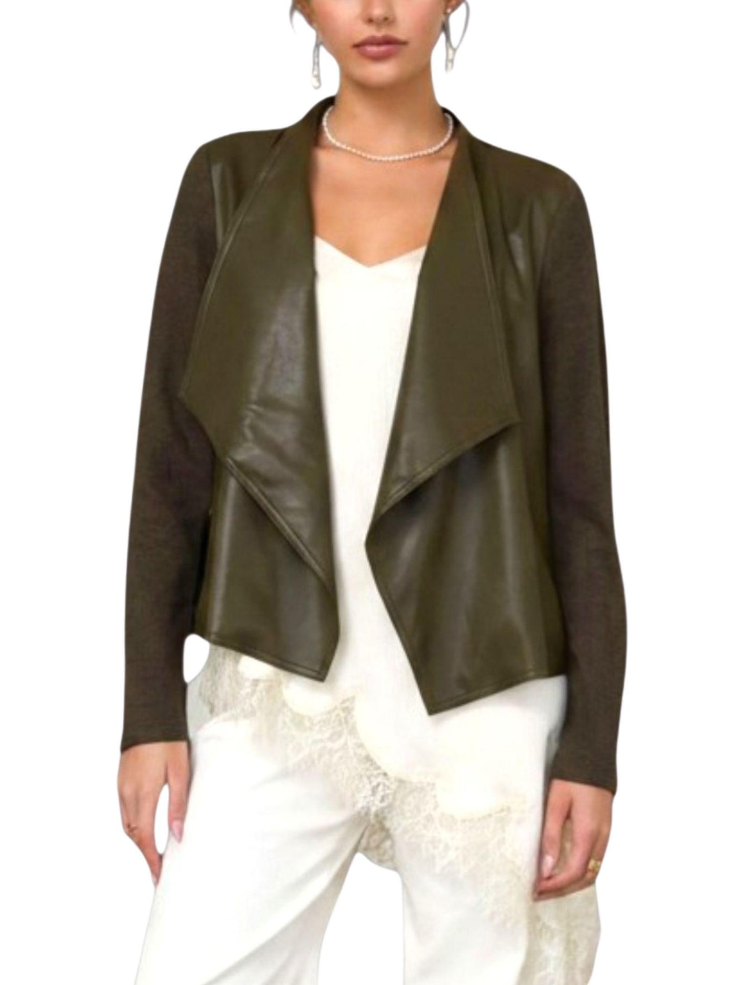 Sweater de piel vegana en verde olivo frente