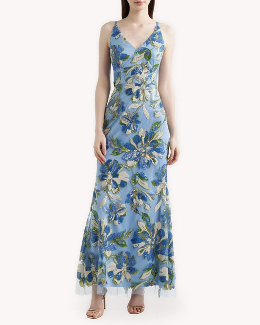 Vestido largo bordado floral azul vista frontal completa con flores bordadas y lentejuelas  Principal: foto 5. Después 3 → 2 → 4 → 1. Aquí la foto 1 sí es importante mantenerla