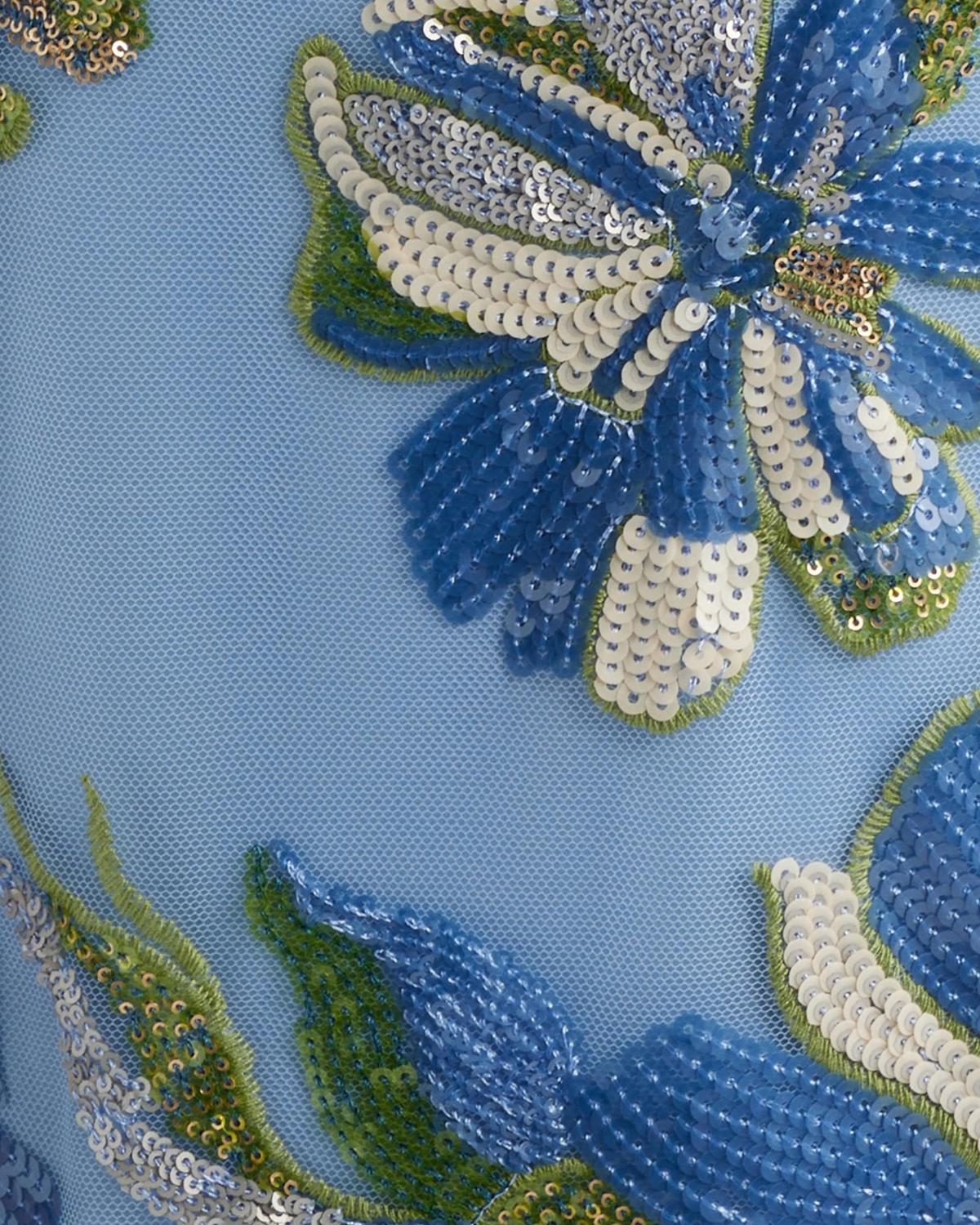 Vestido largo bordado floral azul detalle de tul con flores bordadas y lentejuelas multicolor