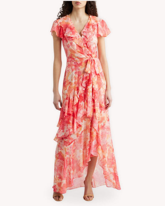 Vestido largo cruzado floral con volantes vista frontal completa con falda asimétrica
