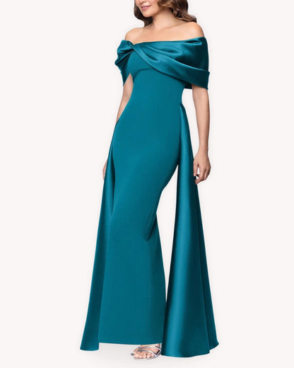 Vestido largo hombros descubiertos verde vista frontal completa con paneles laterales efecto capa