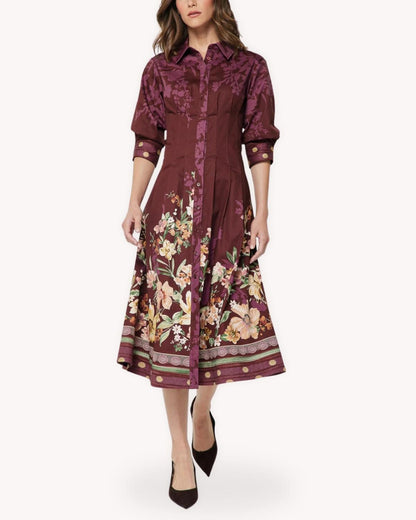 Vestido midi camisero floral vino vista frontal con cuello camisero, botones y falda estampada