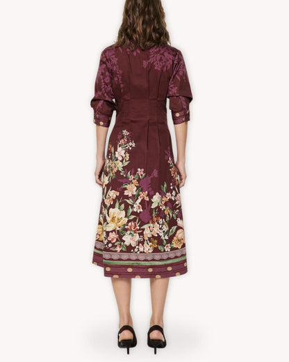 Vestido midi camisero floral vino vista posterior con cintura entallada y estampado floral