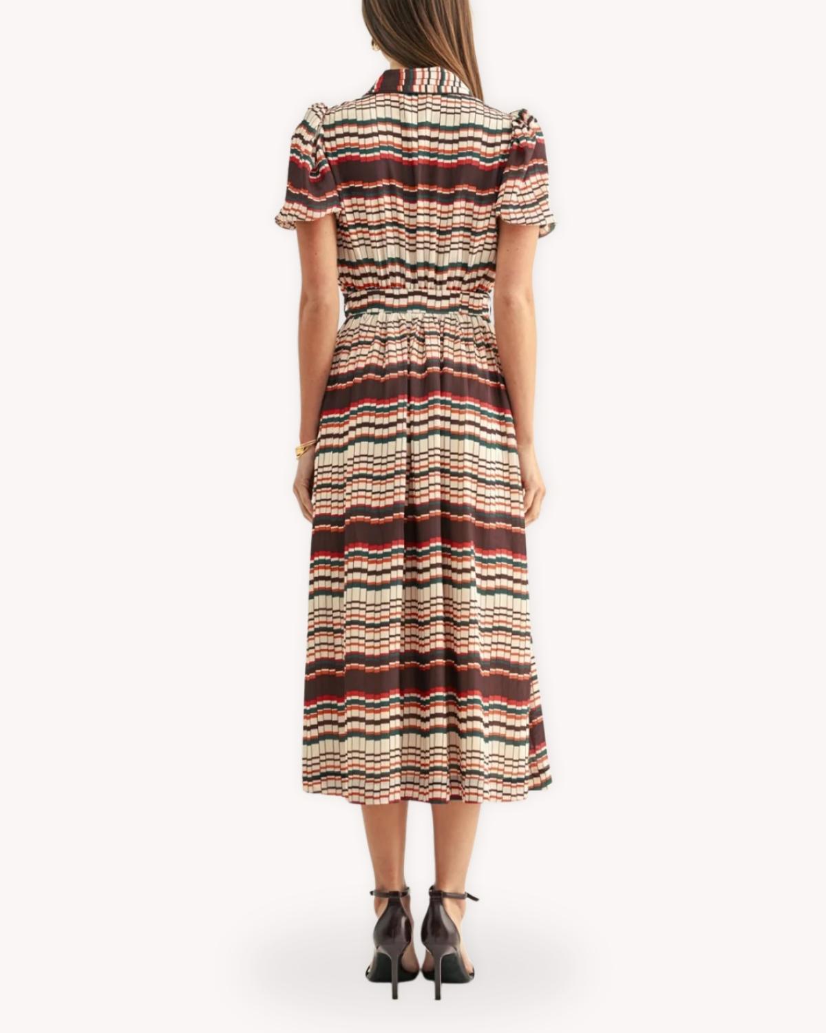 Vestido midi camisero satinado espalda con cuello camisero, botones, cinturón y manga corta