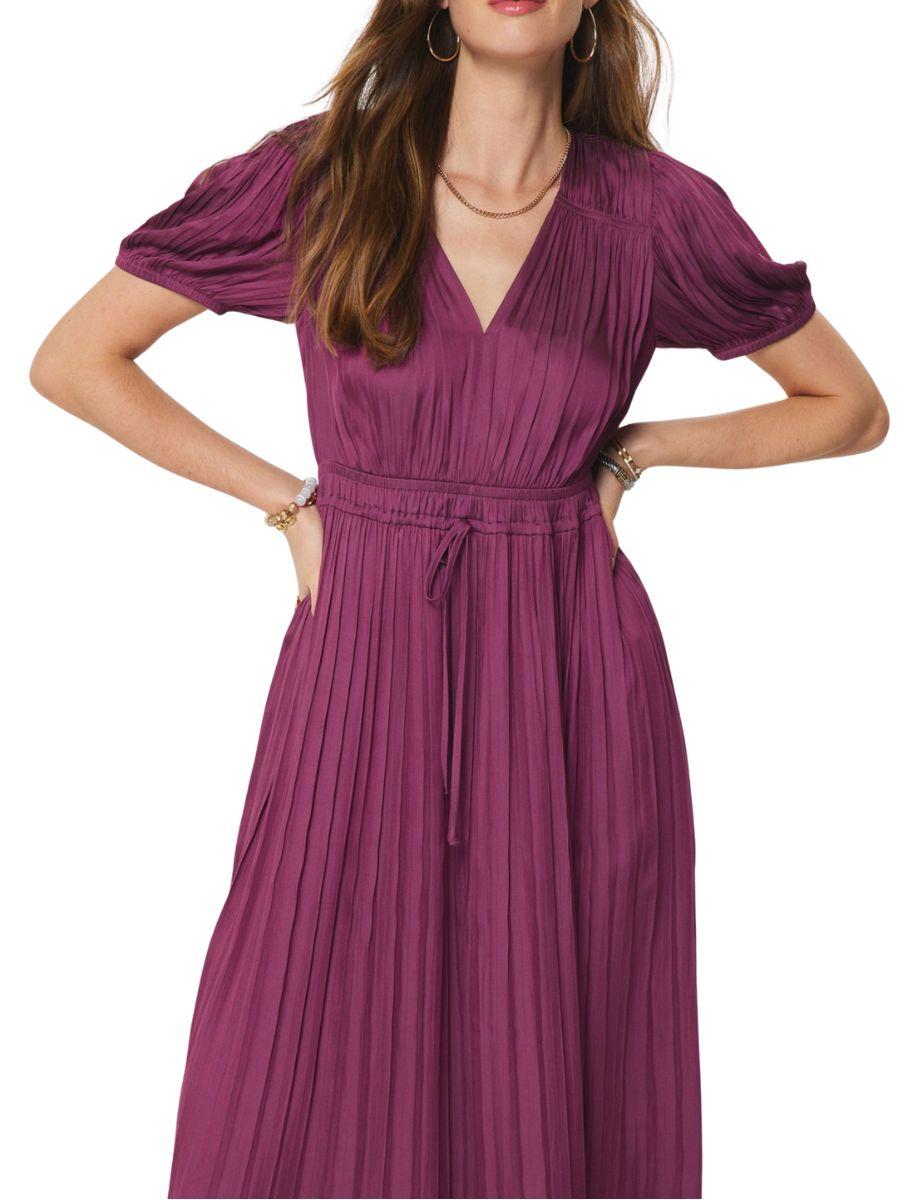 Vestido midi satinado color berry con movimiento fluido