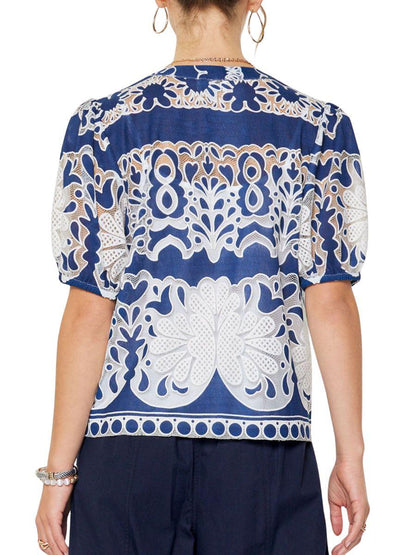 blusa-azul-diseno-bordado