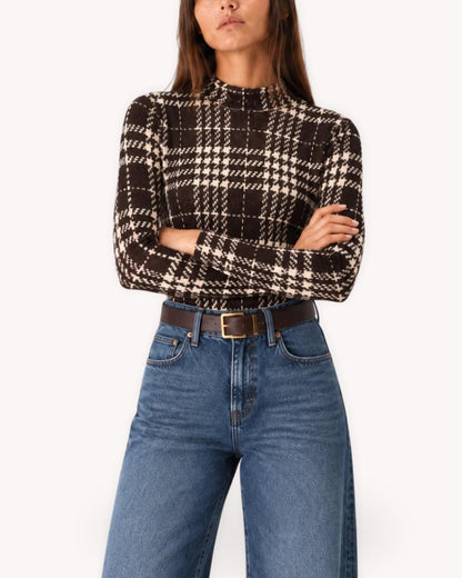 Blusa de terciopelo a cuadros con cuello alto y mangas largas en tonos chocolate y beige