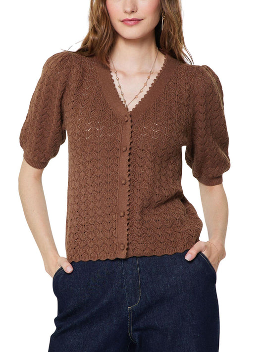 Cardigan punto calado color cafe para mujer con escote en V y botones frontales, vista frontal.