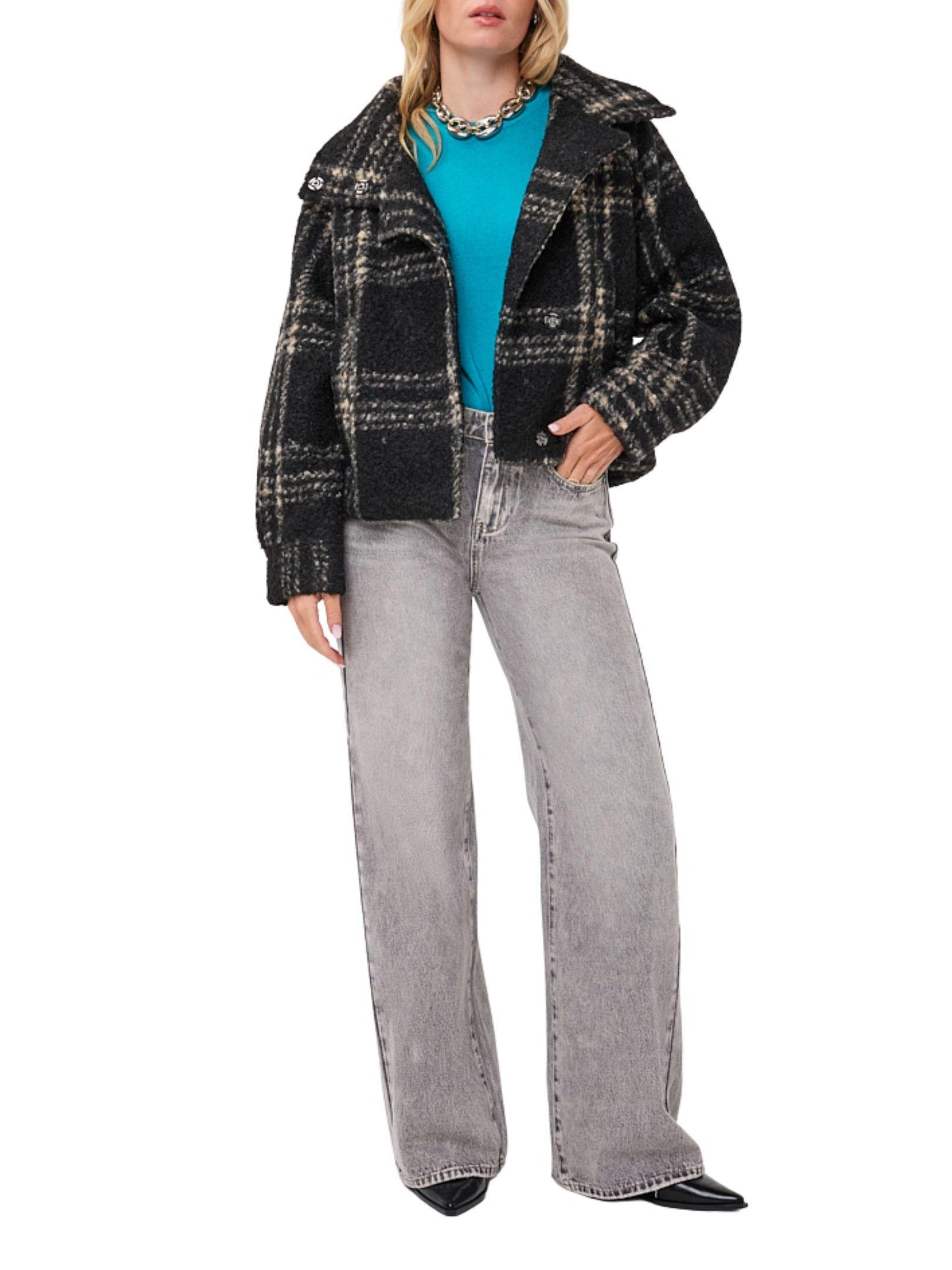 Chaqueta corta de cuadros EsQualo en negro gris y beige look completo