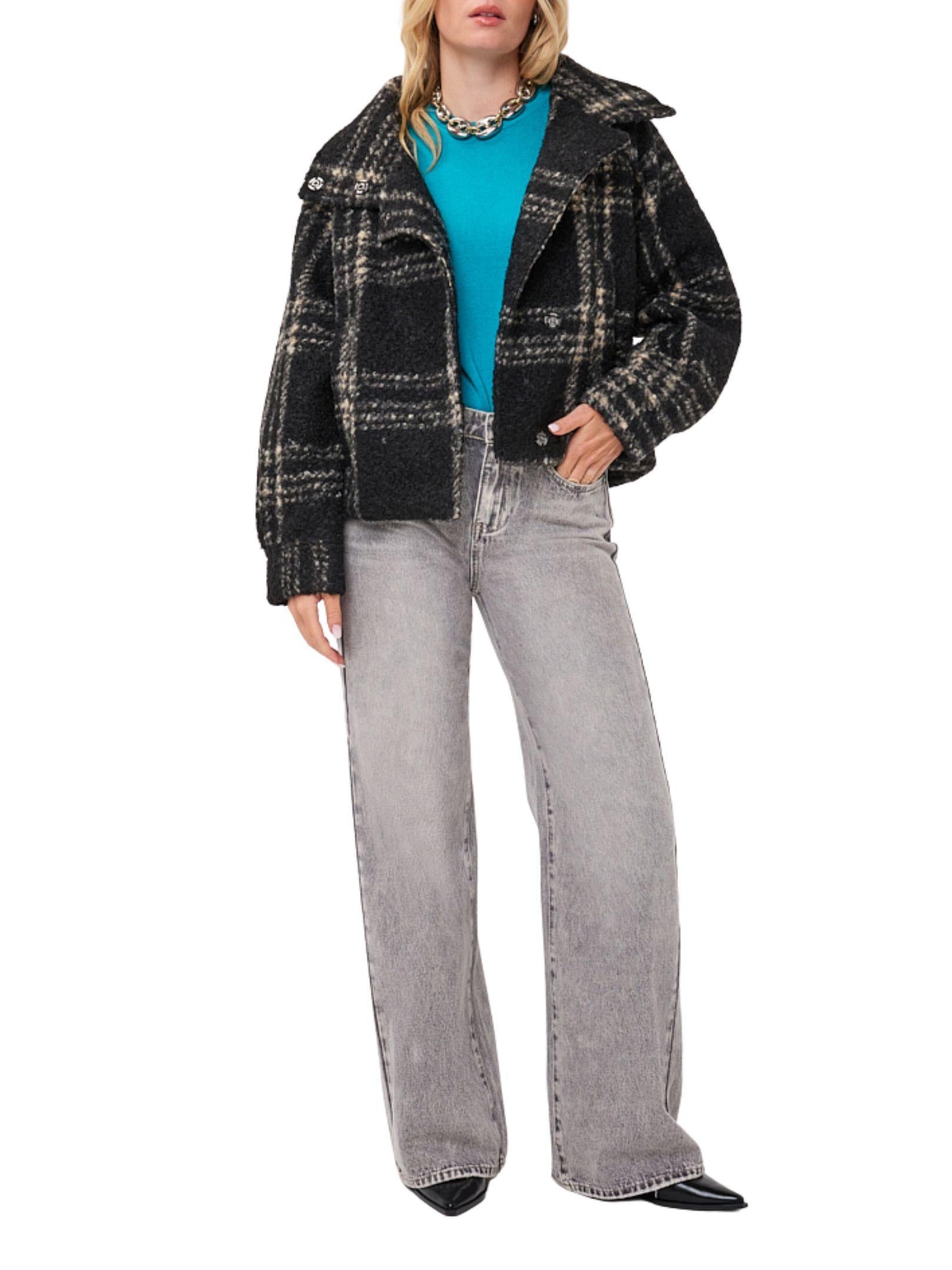 Chaqueta corta de cuadros EsQualo en negro gris y beige look completo