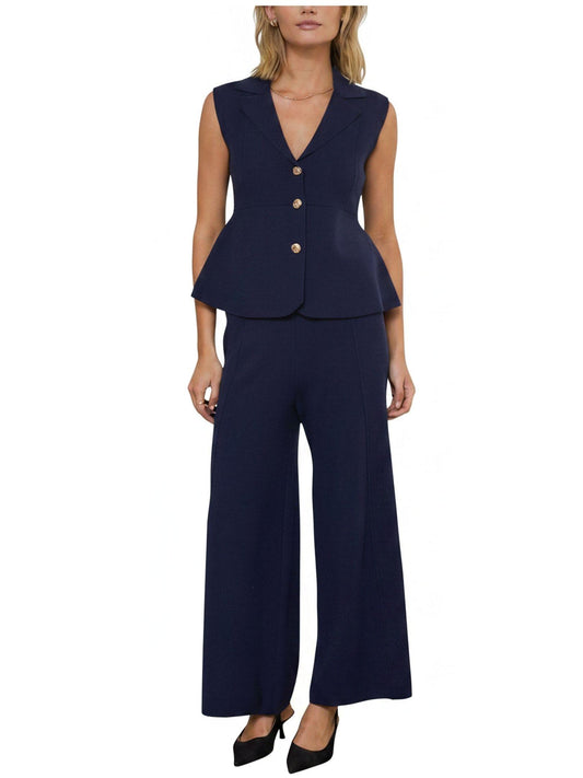 Conjunto de punto azul marino con chaleco sastre y pantalón de cintura alta