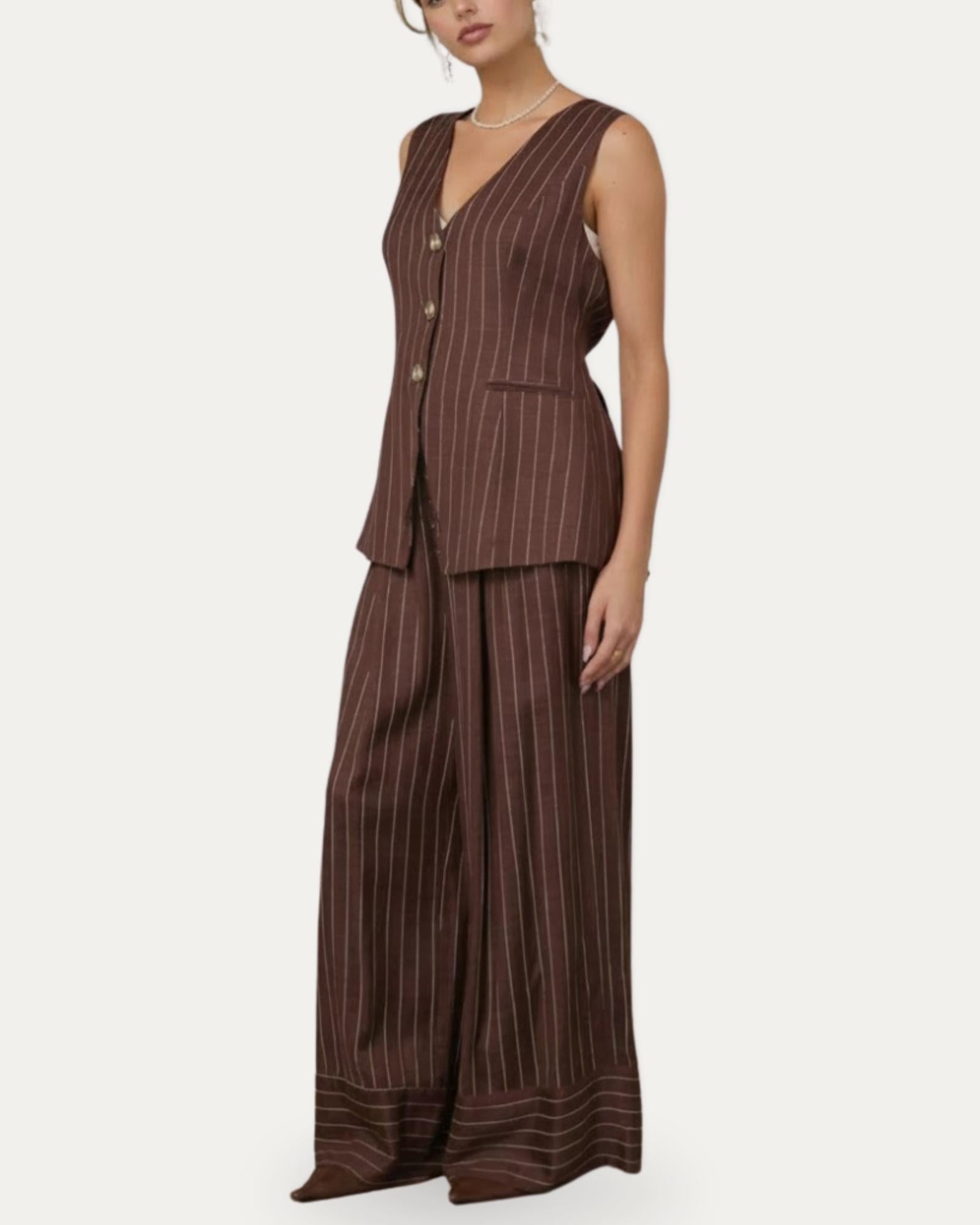 conjunto chaleco y pantalon tipo lino a rayas cafe