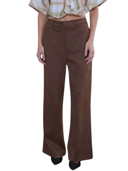 Pantalón café de pierna ancha en ante vegano para mujer.