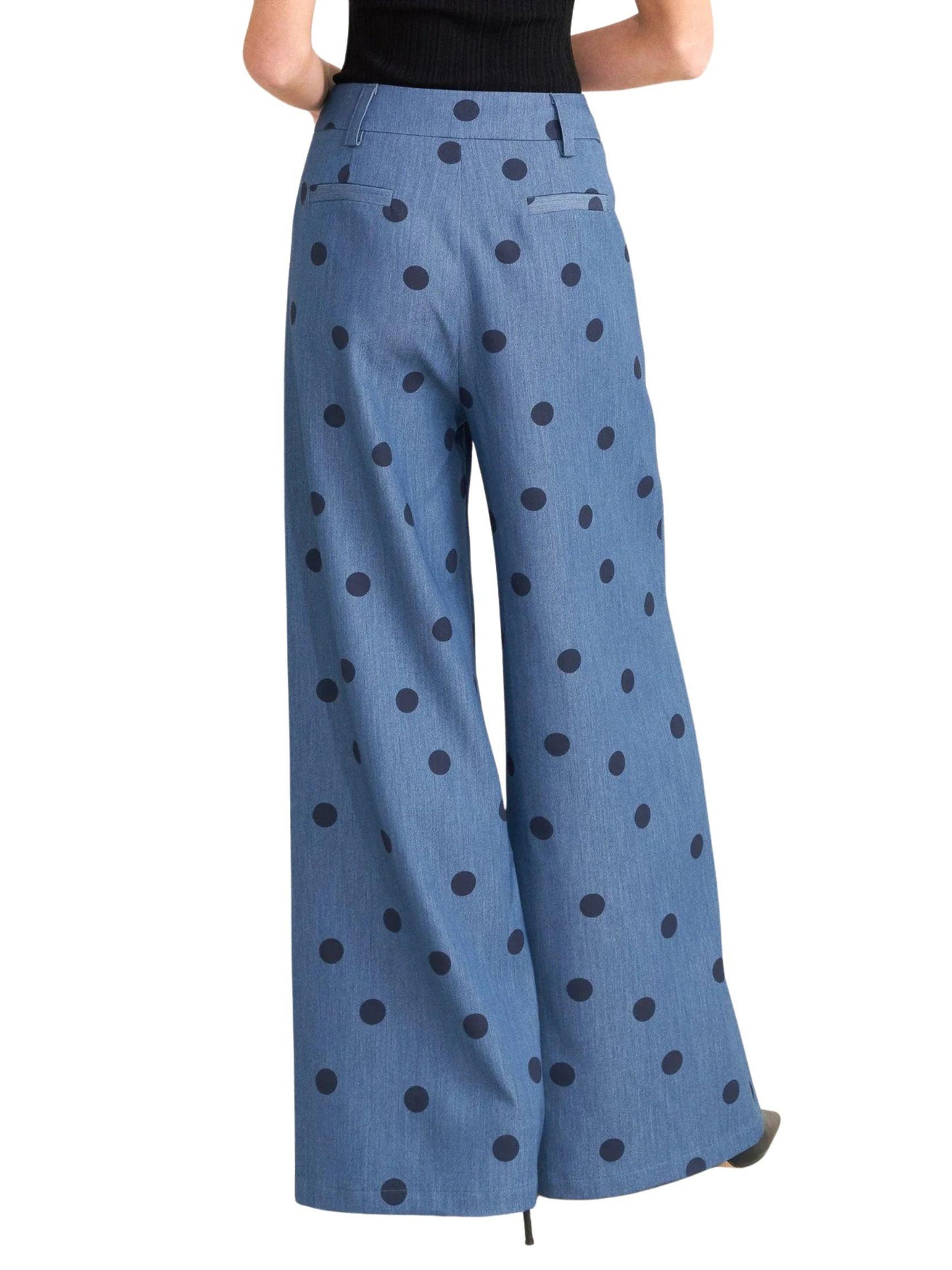 Vista trasera de pantalón palazzo denim polka dot