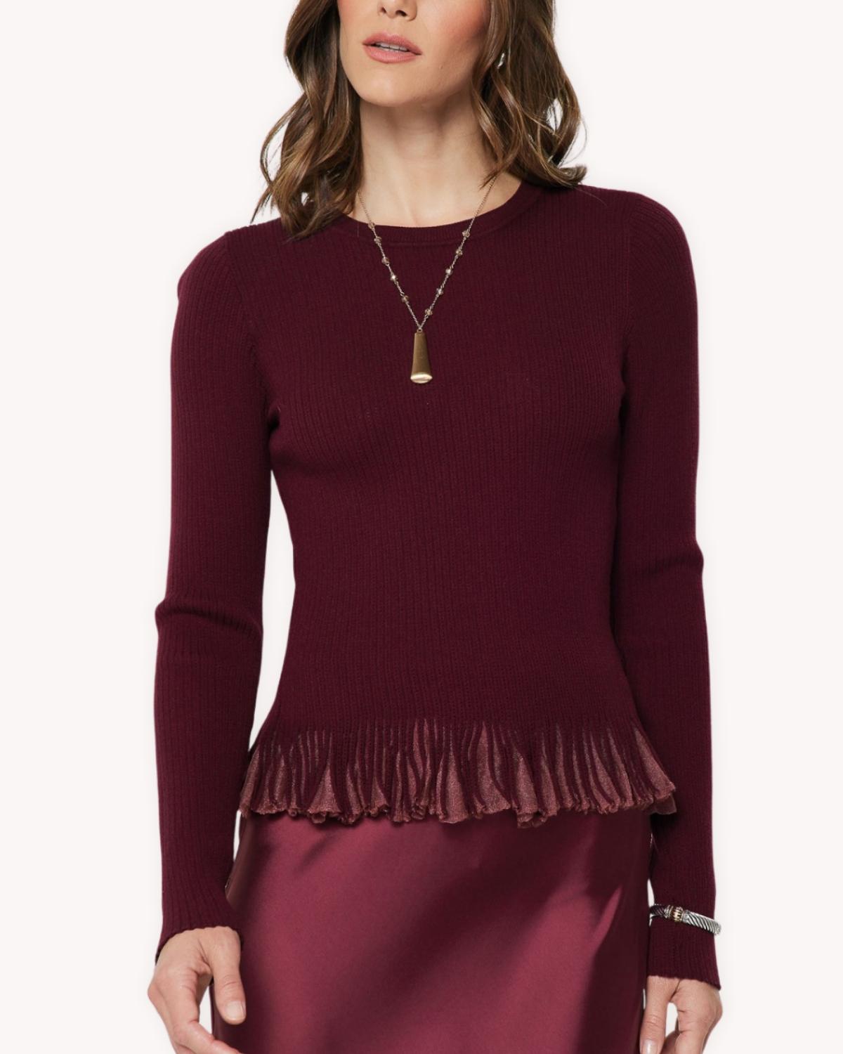 Suéter peplum metalizado vino vista frontal con escote redondo y detalle peplum plisado