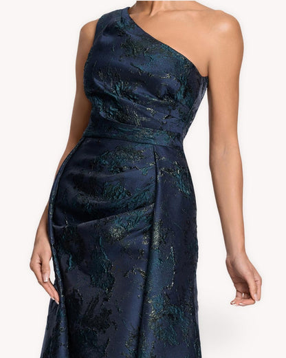 Vestido largo de fiesta azul con escote asimétrico de un hombro