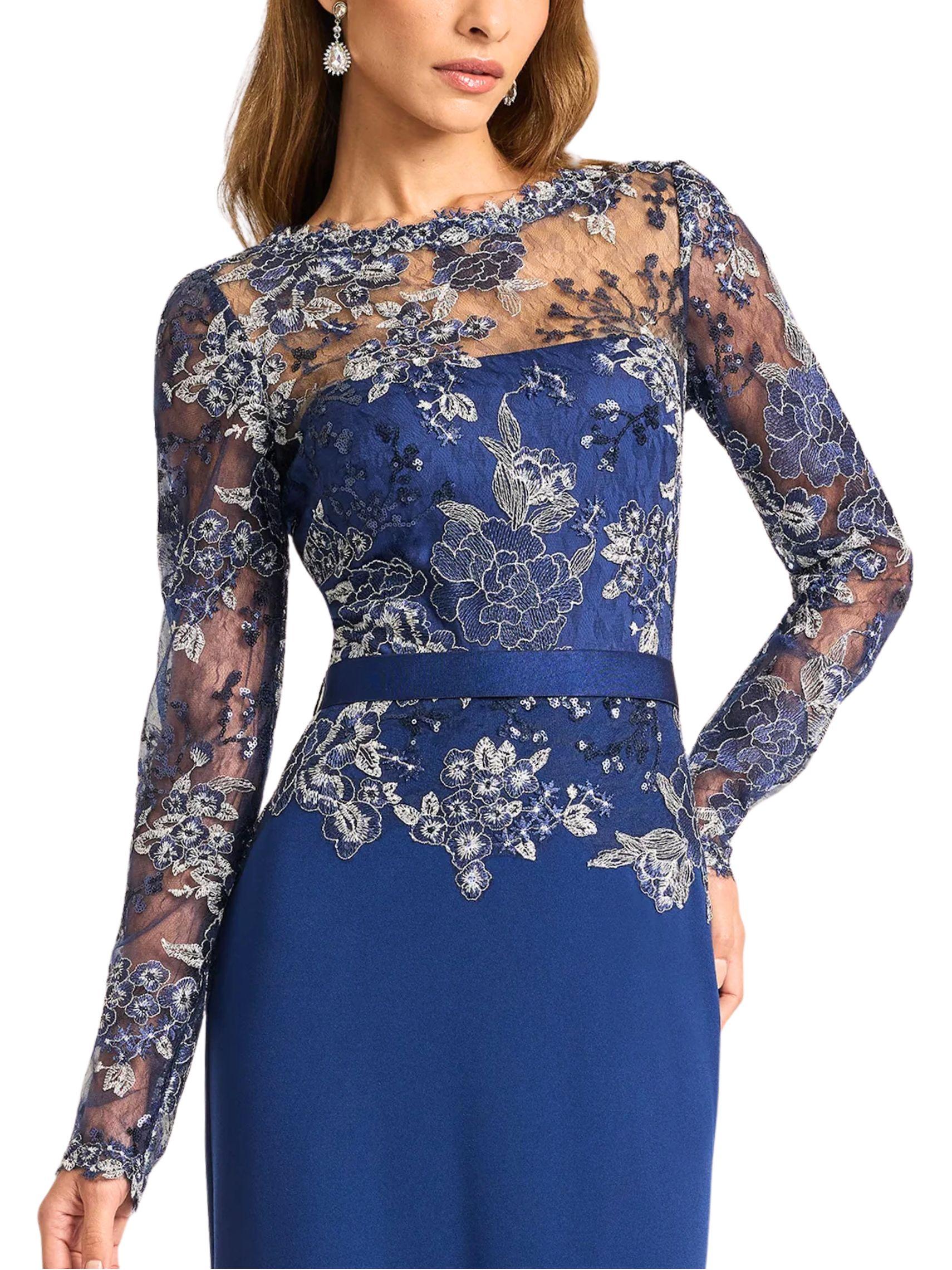 Vestido Largo Encaje Bordado Manga Larga con bordado floral y escote ilusión