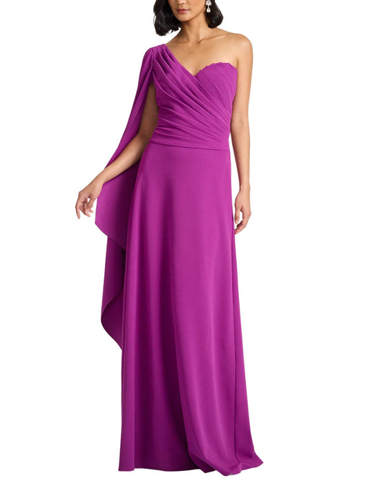 Vestido largo fucsia de un hombro con manga tipo capa y drapeado de Tadashi Shoji.