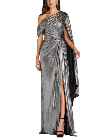 Vestido largo gris metálico de un hombro con manga tipo capa y drapeado de Tadashi Shoji.