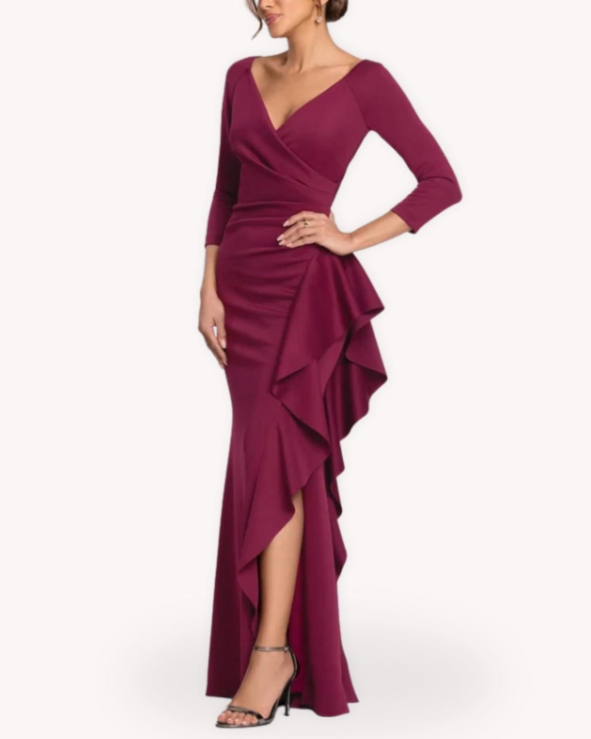 Vestido largo manga tres cuartos vino en tejido scuba con escote cruzado y volantes laterales