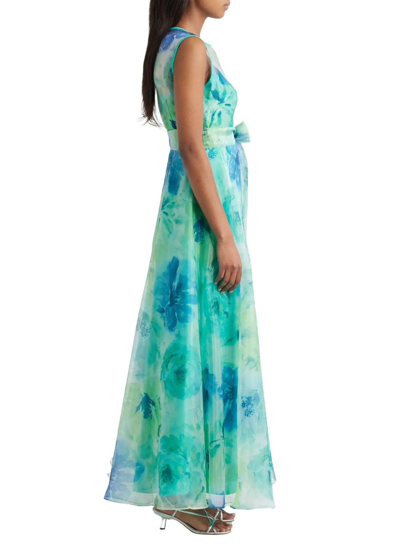 Perfil de Vestido Largo Organza Floral Verde con falda circular