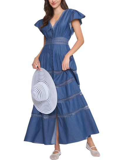Vestido midi de mezclilla azul con manga corta, falda amplia y detalles de encaje.