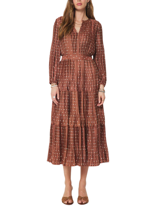 Vestido midi plisado de lunares para mujer visto de frente.